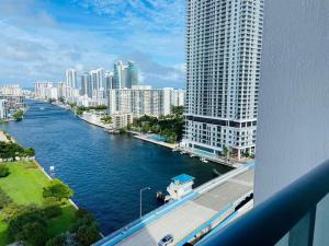 Vista de un río cerca de este apartamento