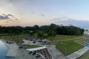 een park met een skatepark en een skateboardbaan bij Bala Beach Paradise 1-bedroom Fully Equipped apt. in Colón