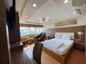 Postel nebo postele na pokoji v ubytování Binh An Hotel