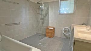 Et badeværelse på Villa Armalac + 12 billeder