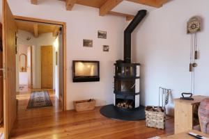 a living room with a wood stove in the wall at Chasa Prümaran in Scuol