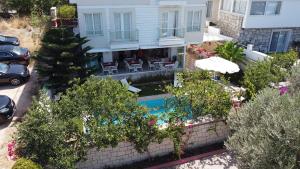 an aerial view of a house with a swimming pool at Lara Ilica Hotel in Çeşme