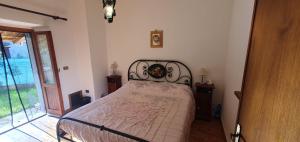 a bedroom with a bed with a wrought iron headboard at Il Cerqueto in Spoleto