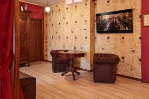 a room with a table and a chair and a tv at Binario Magic RistoHotel in Palazzago