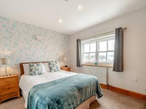 a bedroom with a bed and a window at Nobles Cottage - Uk43351 in Whitby