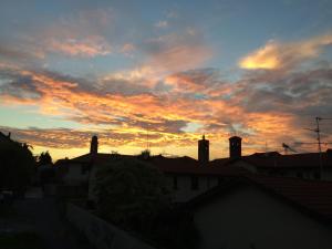 Alba o tramonto visti dall'interno dell'appartamento o dai dintorni