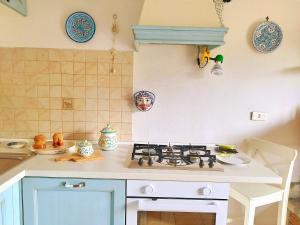 a kitchen with a stove with a mask on the wall at Casa Coccorico' Pescasseroli in Pescasseroli