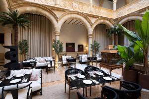 Posezení v ubytování Hotel Cetina Palacio de los Salcedo