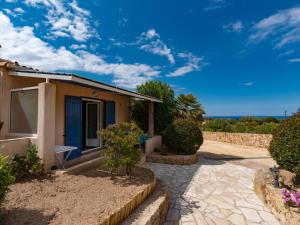 uma villa com vista para o oceano em Holiday Home San Antoine - IRU140 by Interhome em L'Île-Rousse