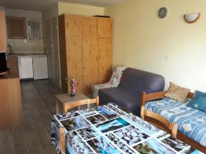 Kuchyňa alebo kuchynka v ubytovaní LE NAXOS Joli T2 proche port Mont St Martin Cap d'Agde
