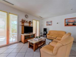 TV a/nebo společenská místnost v ubytování Villa Ladine by Interhome