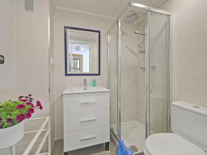 Koupelna v ubytování Apartment Santa Cruz by Interhome