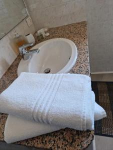 A bathroom at Ca'Mea
