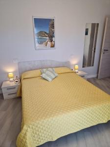 A bed or beds in a room at Ca'Mea