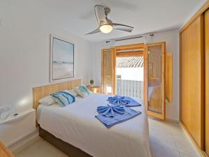 a bedroom with a bed with a blue bow on it at Apartment Pont del Moncau by Interhome in Altea