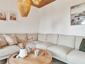 Posezení v ubytování Holiday Home Peadda - 150m from the sea by Interhome