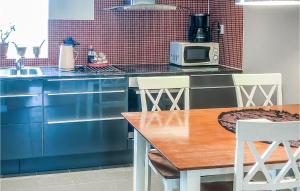 Kuchyň nebo kuchyňský kout v ubytování Holiday Home Tingstäte Martebo Kvie