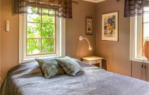 Postel nebo postele na pokoji v ubytování 1 Bedroom Lovely Home In Tingstde