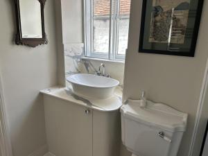 Bagno di Close to Goodwood- Dogs Welcome -3 beds & Parking