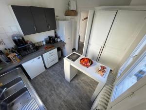 Kuchyňa alebo kuchynka v ubytovaní Balcon St Raymond maison 100m2 centre Lourdes + 9 fotografií