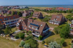 an overhead view of a large house in a neighborhood at Ferienhaus Strandlust in Baltrum