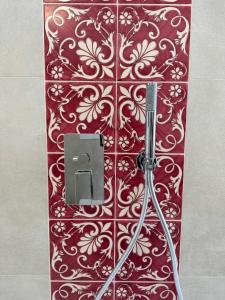 a red and white tile wall with a wall at Hotel Villa Cedrino in Dorgali