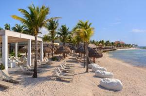 Ein Strand an oder in der Nähe des Resorts