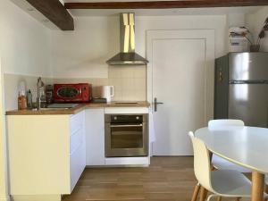 Kuchyň nebo kuchyňský kout v ubytování 2/3 p indépendant 50m2+ext dans maison alsacienne