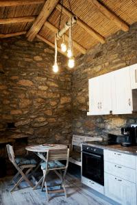 A kitchen or kitchenette at by karakas Γαστρί