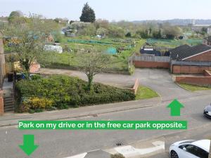 a park on my drive or in the free car park opposite at Town House Chantry - With Self Check In and Free Parking - Rooms at ipswichdigs in Ipswich
