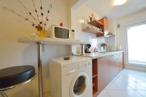 a kitchen with a washing machine and a microwave at Atlas Accommodation Studio Romana de Lux in Bucharest