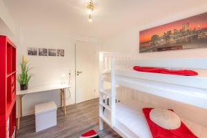 a bedroom with two bunk beds and a desk at Gerhart-Hauptmann-Strasse 1a Ferienhaus Waldblick in Kolpinsee