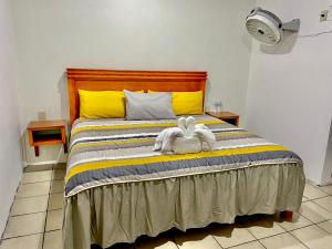 Postel nebo postele na pokoji v ubytování Orquídeas Hotel