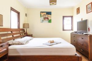 Tempat tidur dalam kamar di Cosy room near IDC & Center- Herzliya Homestay