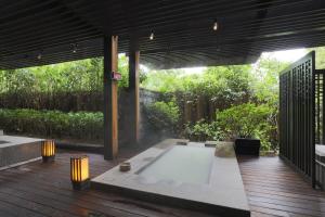 Garður fyrir utan Grand View Resort Beitou