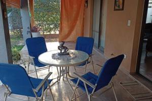 a table with four chairs and a table with a fountain at La Josefina. in Maipú