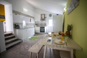 Η κουζίνα ή μικρή κουζίνα στο Casa Aconchego by AcasaDasCasas