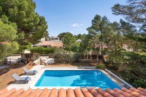 a swimming pool in the backyard of a house at Villa Misuco in Son Parc