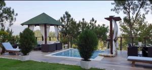 A piscina localizada em Montañas VIP Family Room ou nos arredores