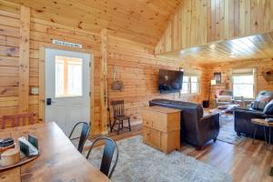 Φωτογραφία από το άλμπουμ του Riverfront Rumney Vacation Rental with Fire Pit! σε Rumney