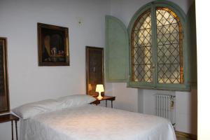 a bedroom with two beds and a stained glass window at Sogno Romano in Rome