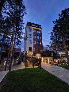 Budynek, w którym mieści się aparthotel