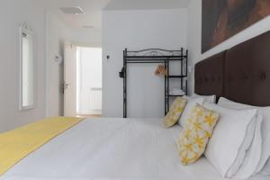 Postel nebo postele na pokoji v ubytování Hostal Puente de Hierro