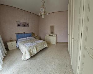Postel nebo postele na pokoji v ubytování la casa di mimiì + 1 fotografie
