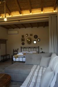 A bed or beds in a room at by karakas Γαστρί