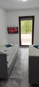 Кровать или кровати в номере Apartament Świdnica