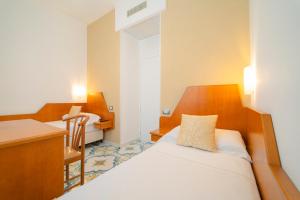 Łóżko lub łóżka w pokoju w obiekcie Hotel San Pietro