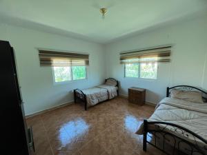 Postel nebo postele na pokoji v ubytování Petra Gold Inn Apartments