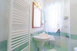 Łazienka w obiekcie Hotel San Pietro