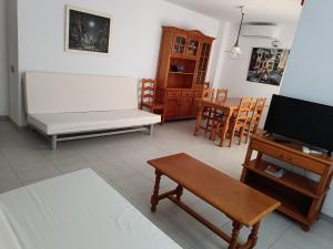 Telewizja i/lub zestaw kina domowego w obiekcie Apartamentos Mary